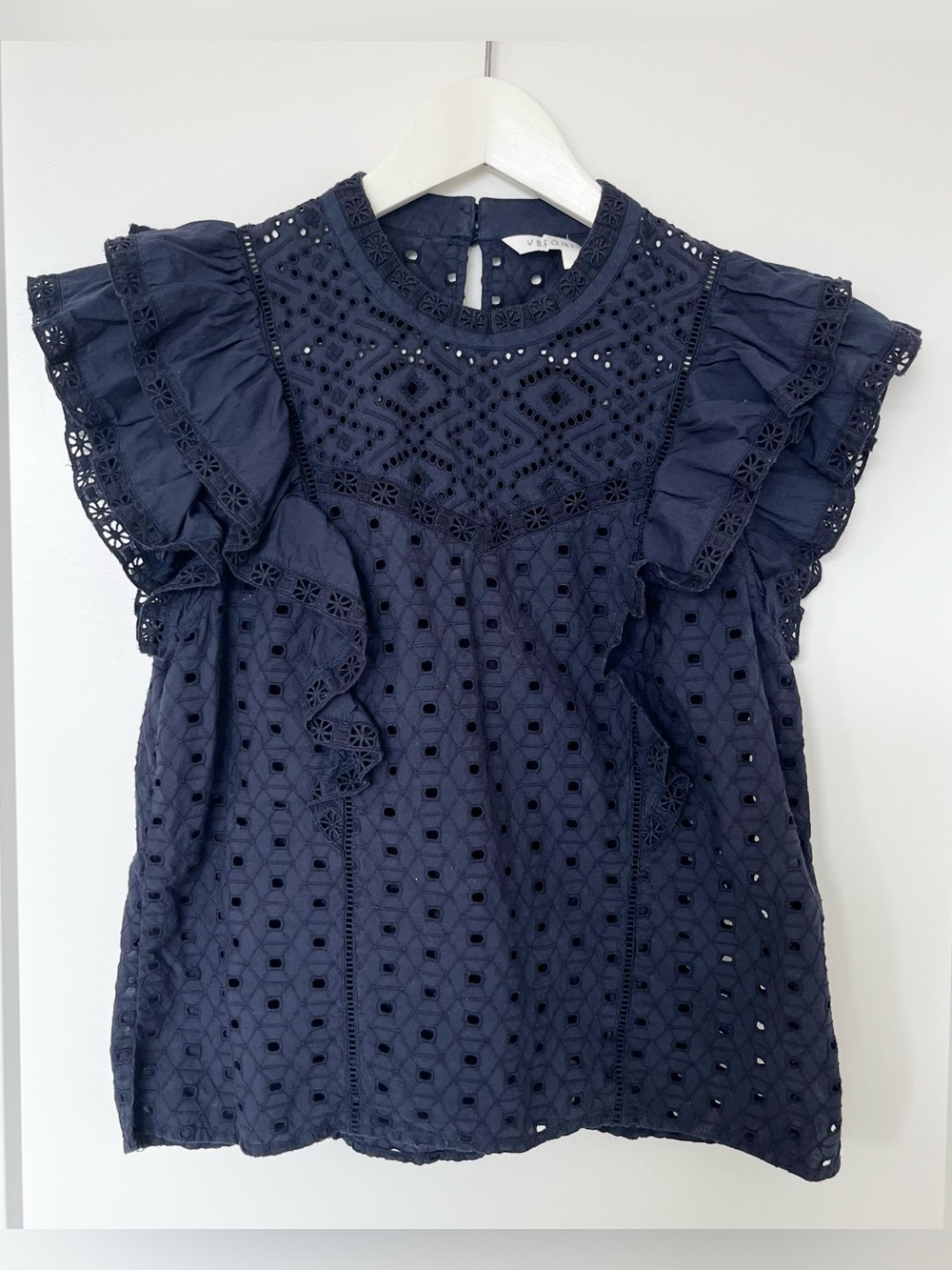 Veronica Beard Jie Top Navy Eyelet Flutter Sleeve Blouse Preppy Nautical Size 4 - Picture 2 of 9